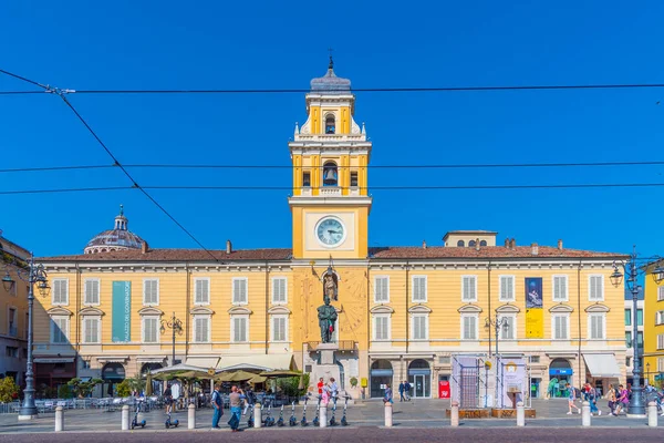 Parma, İtalya, 24 Eylül 2021: İtalyan kenti Parma 'da Palazzo del Governatore.