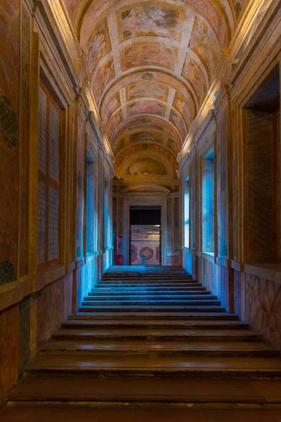 Mantua, İtalya, 23 Eylül 2021: İtalyan kenti Mantua 'daki Palazzo Ducale' nin Salonu.