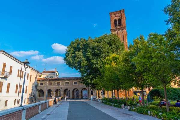 Mantua, İtalya, 23 Eylül 2021: torre di San Domenico, İtalya