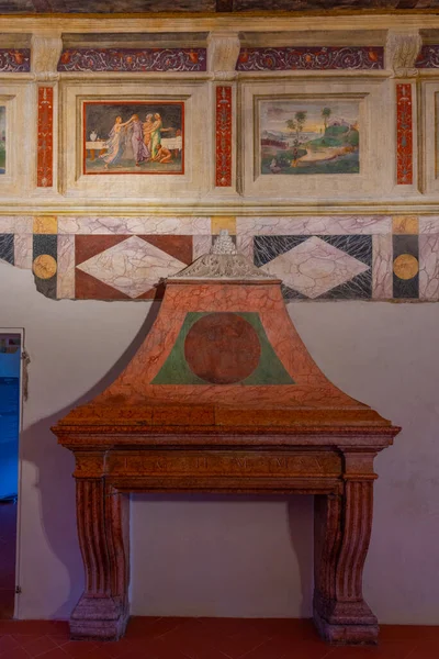 Mantua, İtalya, 23 Eylül 2021: İtalyan kenti Mantua 'daki Palazzo Te' nin Salonu.