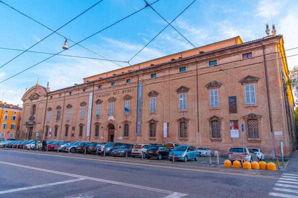 Modena, İtalya, 22 Eylül 2021: İtalyan kenti Modena 'da Palazzo dei Musei.