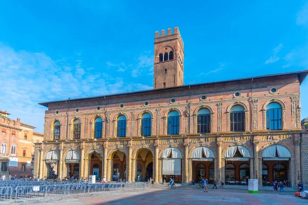 Bolonya, İtalya, 22 Eylül 2021: İtalyan kentindeki podesta sarayının manzarası.