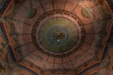 Bologna, İtalya, 21 Eylül 2021: İtalya 'nın Bologna kentindeki Palazzo Comunale' de tavan.