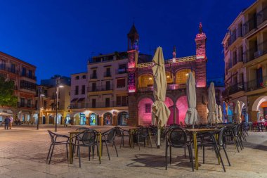 Plasencia, İspanya, 17 Mayıs 2021: Plasencia 'da Plaza Belediye Başkanı' nın günbatımı