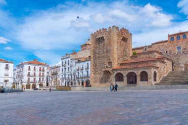 Caceres, İspanya, 18 Mayıs 2021: Caceres, İspanya Plaza Belediye Başkanı Torre de Bujaco