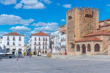 Caceres, İspanya, 18 Mayıs 2021: Caceres, İspanya Plaza Belediye Başkanı Torre de Bujaco