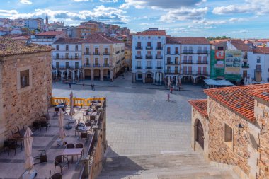 Caceres, İspanya, 18 Mayıs 2021: İspanyol kenti Caceres 'in Plaza Belediye Başkanı