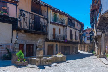 San Martin del Castanar, İspanya, 19 Mayıs 2021: İspanya 'nın San Martin del Castanar köyündeki Plaza Belediye Başkanı