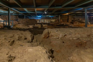 Merida, İspanya, 20 Mayıs 2021: Merida, İspanya 'da Santa Eulalia Bazilikası altında Necropolis