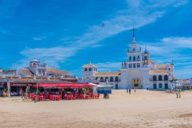 El Rocio, İspanya, 21 Mayıs 2021: İspanya 'daki Rocio leydimizin mabedi