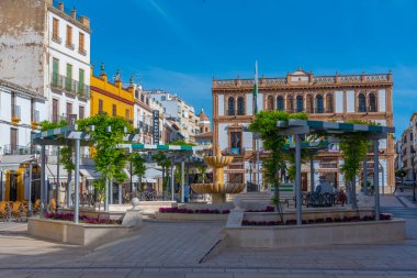 Ronda, İspanya, 22 Mayıs 2021: İspanyol kenti Ronda 'da Plaza del Socorro