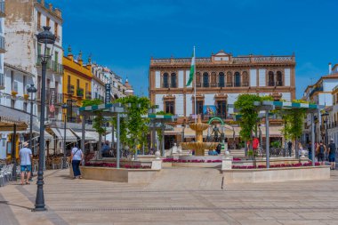 Ronda, İspanya, 22 Mayıs 2021: İspanyol kenti Ronda 'da Plaza del Socorro