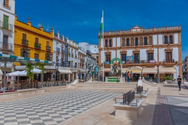 Ronda, İspanya, 22 Mayıs 2021: İspanyol kenti Ronda 'da Plaza del Socorro