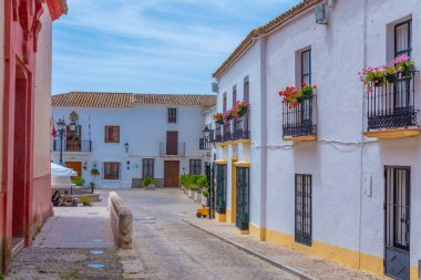 Zahara, İspanya, 22 Mayıs 2021: Eski İspanyol şehri Zahara 'da beyaz cadde