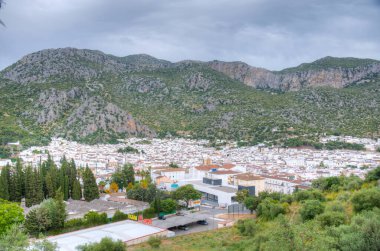 Ubrique, İspanya, 22 Mayıs 2021: İspanya 'nın Ubrique kentinin havadan görünüşü
