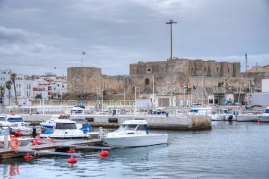 Tarifa, İspanya, 23 Mayıs 2021: İspanyol kenti Tarifa 'da Marina