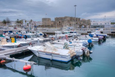 Tarifa, İspanya, 23 Mayıs 2021: İspanyol kenti Tarifa 'da Marina