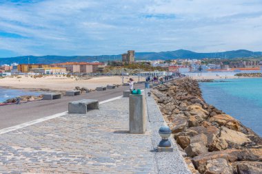 Tarifa, İspanya, 23 Mayıs 2021: İspanya 'nın Tarifa kentinin deniz manzarası