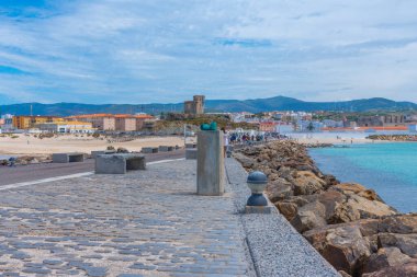 Tarifa, İspanya, 23 Mayıs 2021: İspanya 'nın Tarifa kentinin deniz manzarası