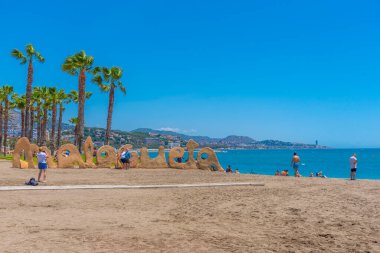 Malaga, İspanya, 24 Mayıs 2021: İnsanlar Malaga, İspanya 'da güneşli bir günün tadını çıkarıyorlar