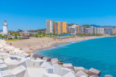 Malaga, İspanya, 24 Mayıs 2021: İnsanlar Malaga, İspanya 'da güneşli bir günün tadını çıkarıyorlar