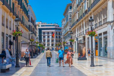 Malaga, İspanya, 24 Mayıs 2021: Malaga 'daki Marques de Larios bulvarında güneşli bir gün