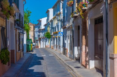 Antequera, İspanya, 24 Mayıs 2021: İspanyol kenti Antequera 'da beyaz cadde