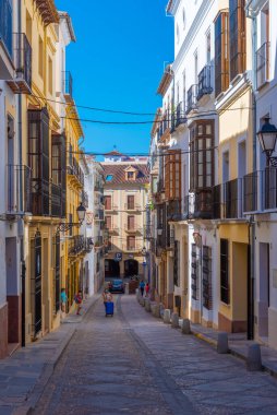 Antequera, İspanya, 24 Mayıs 2021: İspanya 'nın Antequera kentindeki ticaret caddesi