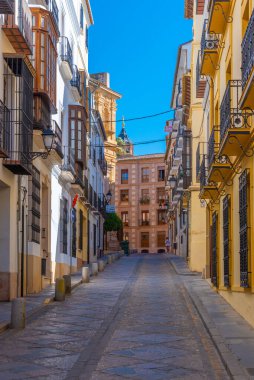 Antequera, İspanya, 24 Mayıs 2021: İspanya 'nın Antequera kentindeki ticaret caddesi