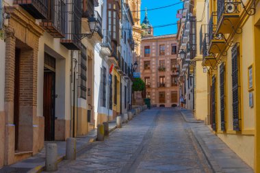 Antequera, İspanya, 24 Mayıs 2021: İspanya 'nın Antequera kentindeki ticaret caddesi