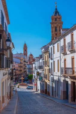 Antequera, İspanya, 24 Mayıs 2021: İspanyol kenti Antequera 'da Plaza de San Sebastian