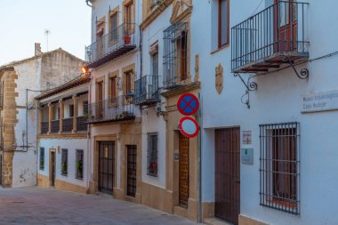 Ubeda, İspanya, 25 Mayıs 2021: Eski İspanyol şehri Ubeda 'da sokak