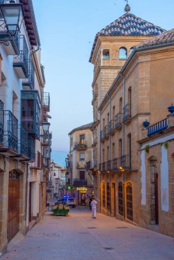 Ubeda, İspanya, 25 Mayıs 2021: Eski İspanyol şehri Ubeda 'da sokak