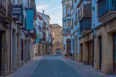 Ubeda, İspanya, 26 Mayıs 2021: Eski İspanyol şehri Ubeda 'da sokak