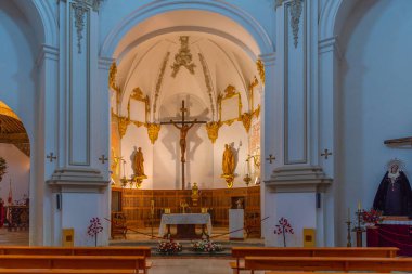 Cuenca, İspanya, 27 Mayıs 2021: İspanya 'nın Cuenca kentindeki San Pedro kilisesinin içi