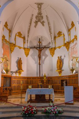 Cuenca, İspanya, 27 Mayıs 2021: İspanya 'nın Cuenca kentindeki San Pedro kilisesinin içi