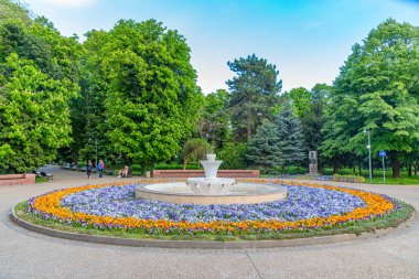 Silistra, Bulgaristan, 3 Mayıs 2021: Bulgaristan 'ın Silistra kentindeki insanlar Tuna Nehri' nde geziyorlar