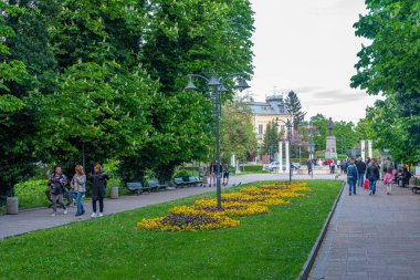 Silistra, Bulgaristan, 3 Mayıs 2021: Bulgaristan 'ın Silistra kentindeki insanlar Tuna Nehri' nde geziyorlar