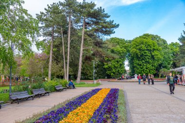 Silistra, Bulgaristan, 3 Mayıs 2021: Bulgaristan 'ın Silistra kentindeki insanlar Tuna Nehri' nde geziyorlar