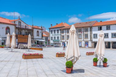 Guarda, Portekiz, 4 Temmuz 2021: Portekiz 'in Guarda kasabasındaki eski kasaba meydanı.