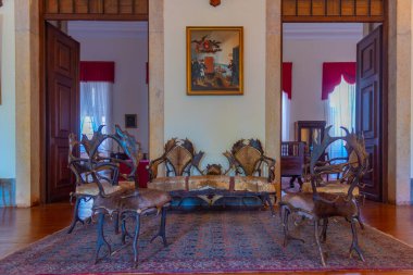 Mafra, Portekiz, 30 Haziran 2021: Portekiz 'deki kraliyet sarayının içindeki odalar.