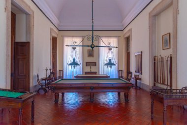 Mafra, Portekiz, 30 Haziran 2021: Portekiz 'deki kraliyet sarayının içindeki odalar.