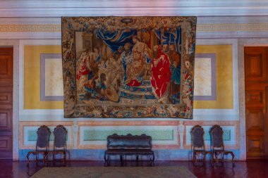 Mafra, Portekiz, 30 Haziran 2021: Portekiz 'deki kraliyet sarayının içindeki odalar.