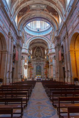 Mafra, Portekiz, 30 Haziran 2021: Portekiz 'deki kraliyet sarayı içinde manastır.