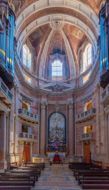 Mafra, Portekiz, 30 Haziran 2021: Portekiz 'deki kraliyet sarayı içinde manastır.