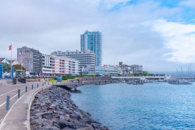 Ponta Delgada, Portekiz, 25 Haziran 2021: Portekiz 'in Ponta Delgada kenti Sao Miguel, Azores.