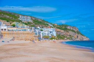 Sesimbra, Portekiz, 21 Haziran 2021: Portekiz kıyı kasabası Sesimbra 'da Forte de Santiago.