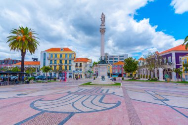 Setubal, Portekiz, 21 Haziran 2021: Portekiz 'in Setubal kentindeki eski kasabada Praca de Bocage Meydanı.