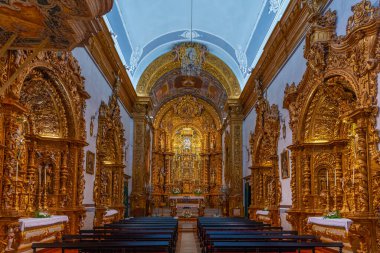 Faro, Portekiz, 18 Haziran 2021: Portekiz 'in Faro kasabasındaki Carmo kilisesinin içi.