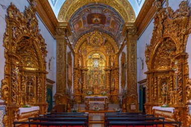 Faro, Portekiz, 18 Haziran 2021: Portekiz 'in Faro kasabasındaki Carmo kilisesinin içi.